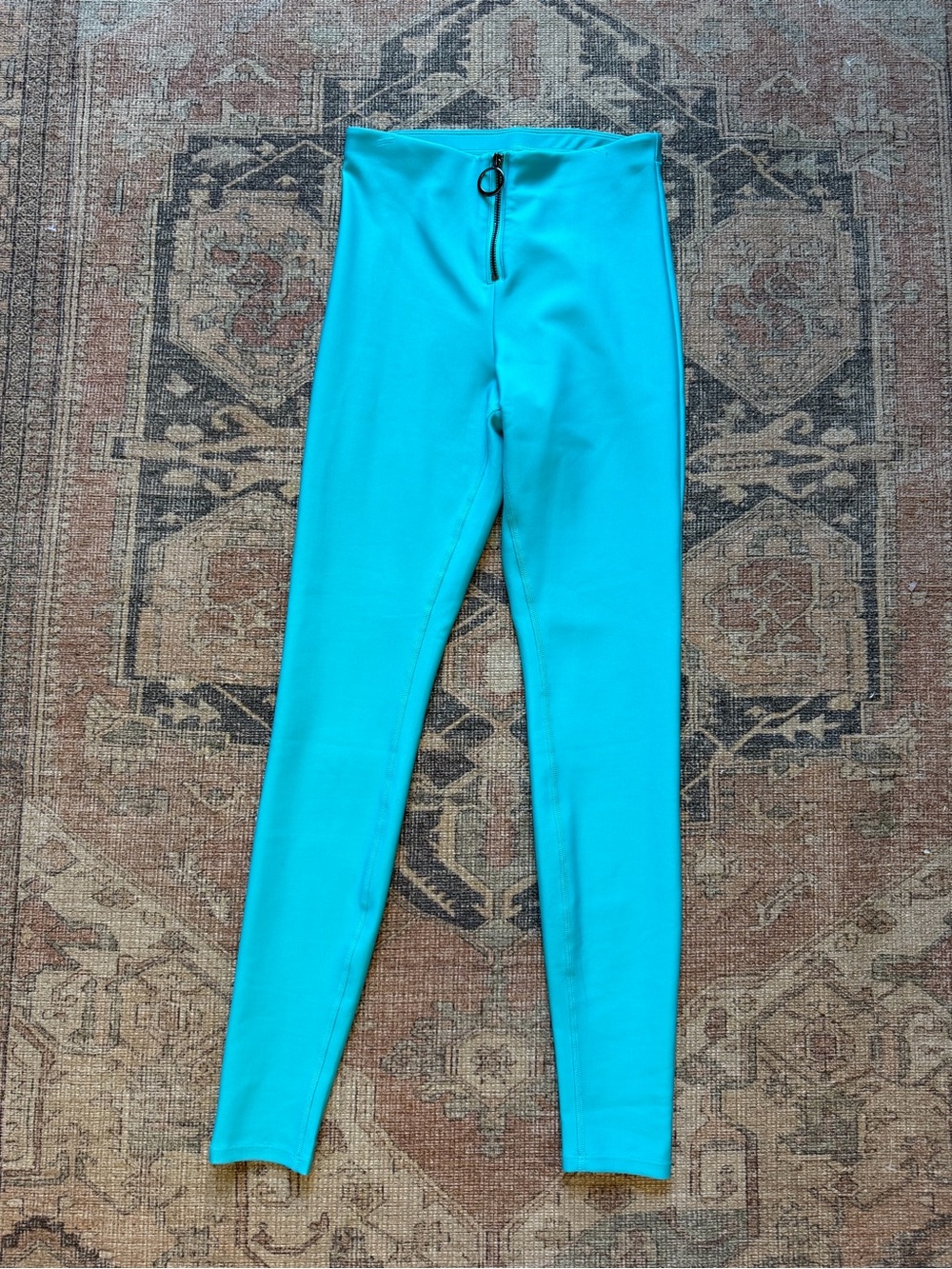 ALO Yoga Aqua High-Rise Leggings with Front Ring Pull
